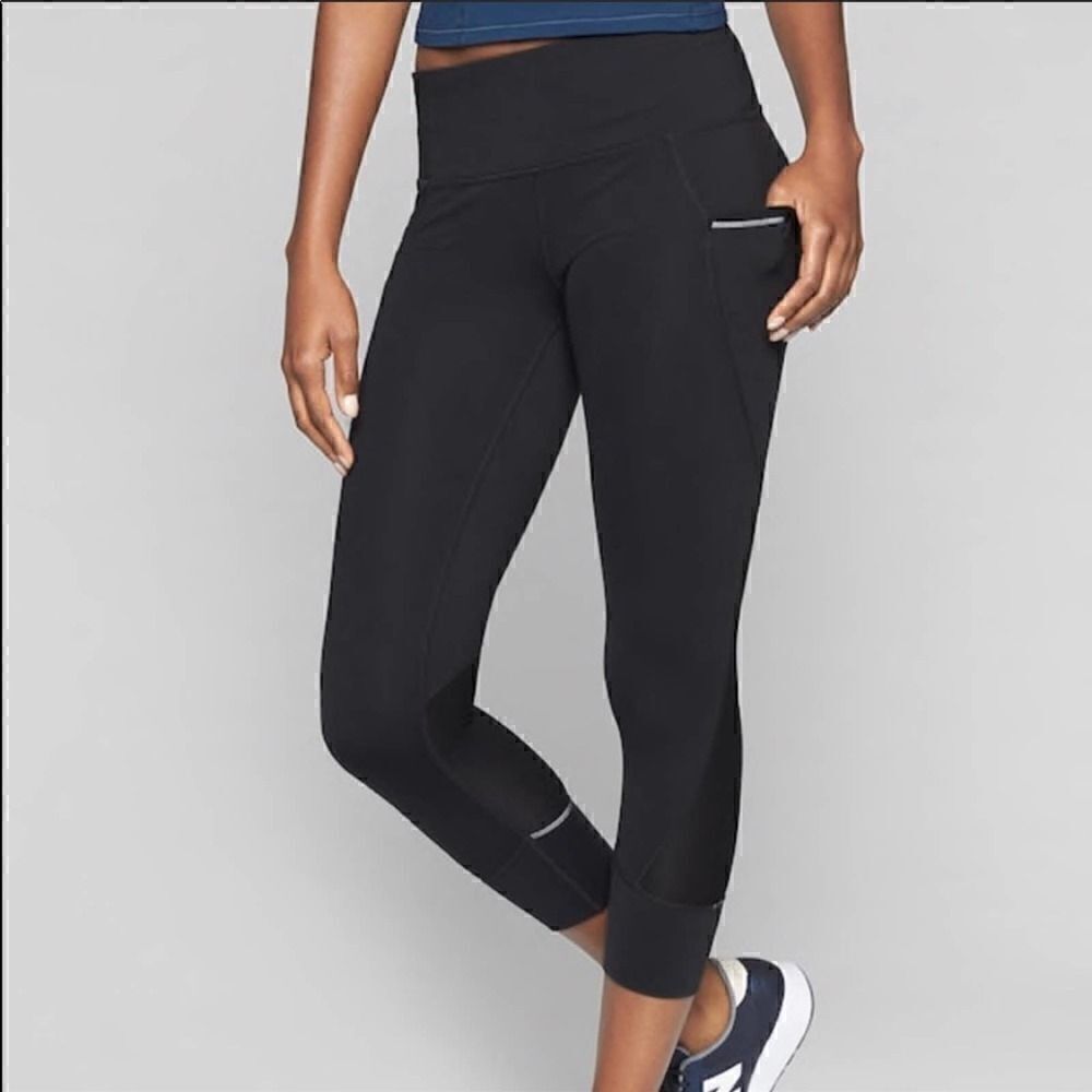Athleta Black Relay Capri w/ Pockets & Mesh! 🔥